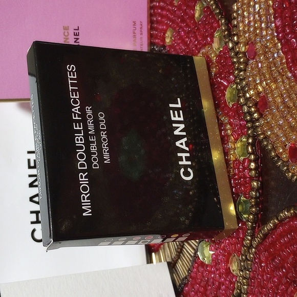 Chanel Compact Mirror Red - Picture 5 of 14